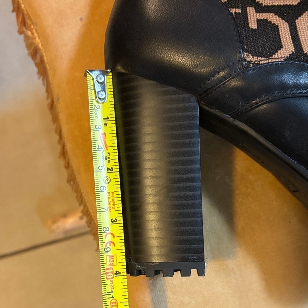 Nwot Guess Black and Brown Lace-Up Boots - Picture 7 of 12